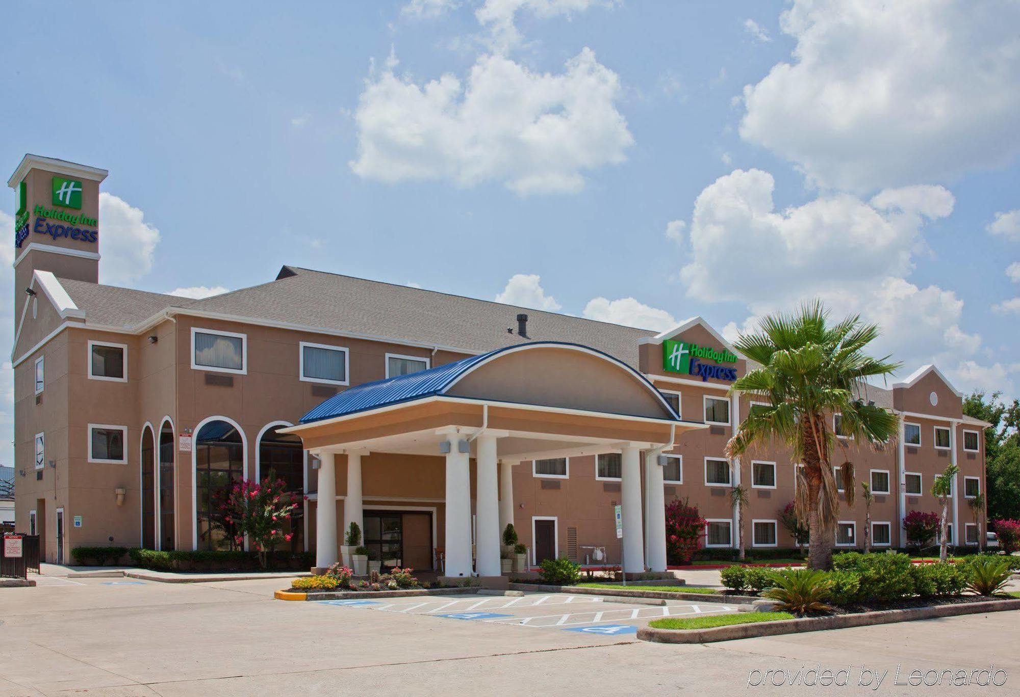 Holiday Inn Express Houston North-1960 Champions Area Exterior photo